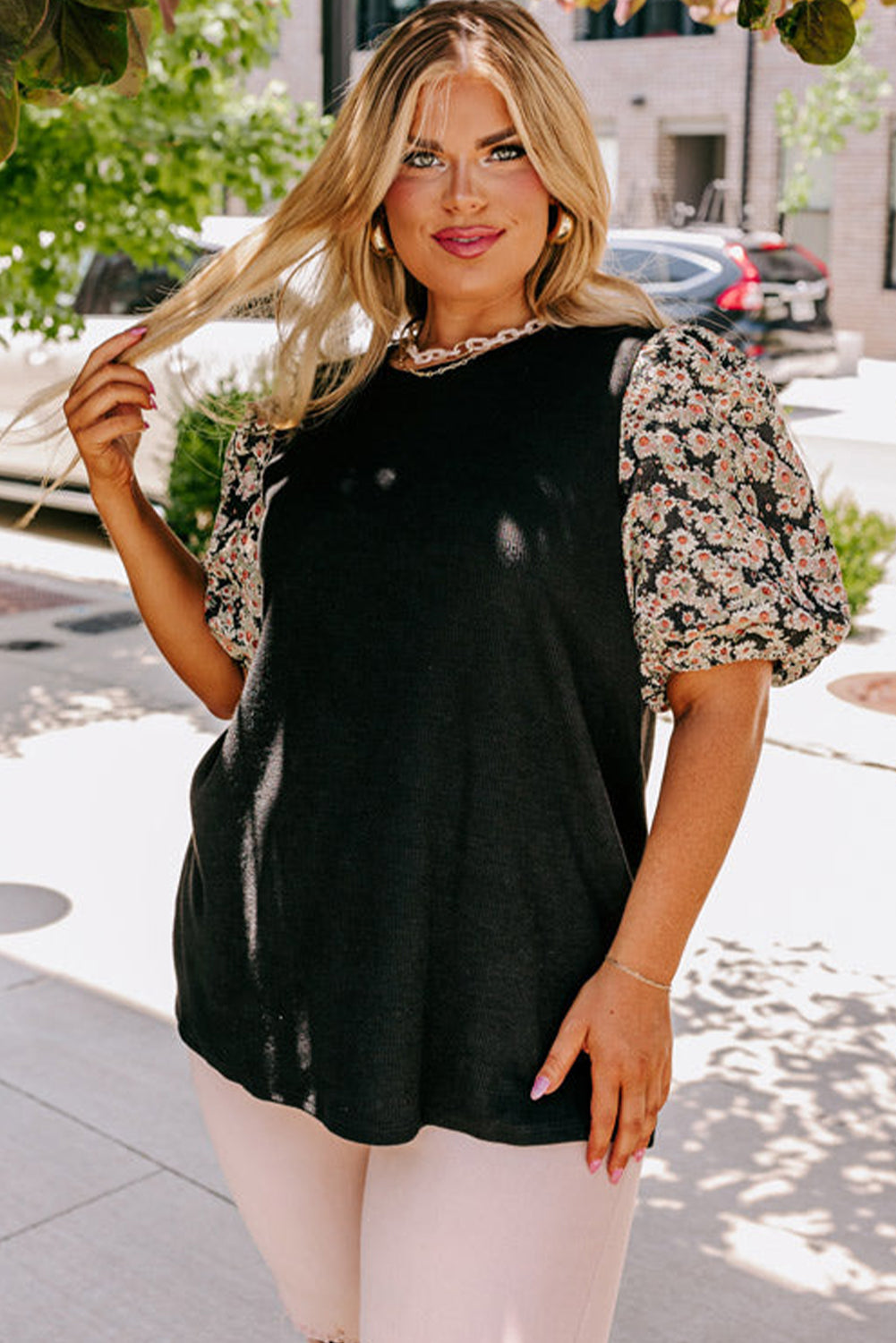 Black Daisy Printed Short Bubble Sleeve Plus Size Tunic Top